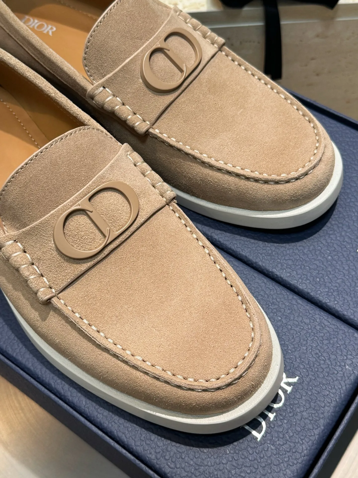 Men's Men's Shoes 💰440 [New Style] 🏃‍♂️🏃‍♂️Dio*Granville Dior - Men's Lace-up Casual Shoes - Original Reproduction Buy the original version and get a one-to-one reproduction. It is a casual dress shoe. Crafted from luxuriously soft navy suede, it features an Oblique printed panel on the upper. The lightweight white rubber sole adds sophistication, with an Oblique pattern engraved on the outsole and branding on the back. Adds elegance to any casual look. Imported cowhide suede + imported cowhide lining + original outsole Size: 39-44 (45 46 customized)